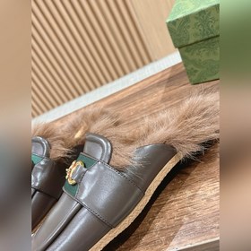Gucci с застежкой виде конской головы, новая модель из шерсти, кв