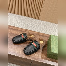 Gucci с застежкой виде конской головы, новая модель из шерсти, кв