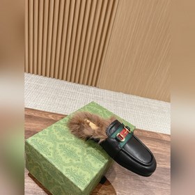 Gucci с застежкой виде конской головы, новая модель из шерсти, кв