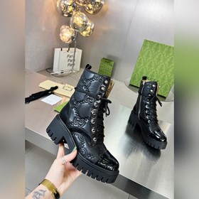 Gucci, новейшая модель ботинок с полумазочными пряжкамиз осенне-з