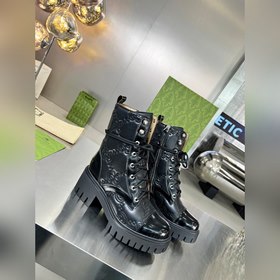 Gucci, новейшая модель ботинок с полумазочными пряжкамиз осенне-з