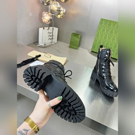 Gucci, новейшая модель ботинок с полумазочными пряжкамиз осенне-з