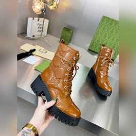 Gucci, новейшая модель ботинок с полумазочными пряжкамиз осенне-з