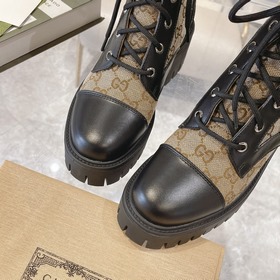 Gucci, новейшая модель ботинок с полумазочными пряжкамиз осенне-з