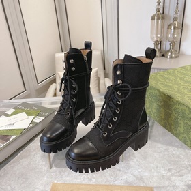 Gucci, новейшая модель ботинок с полумазочными пряжкамиз осенне-з