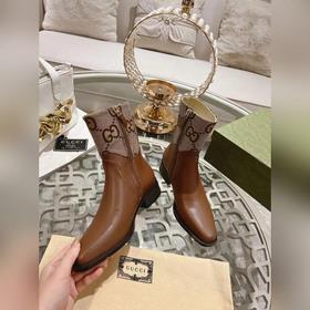 Gucci, новейшая модель ботинок с полумазочными пряжкамиз осенне-з