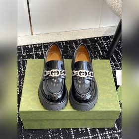 Gucci Последние популярные модели FW2024 Лоферы серебряной пряжко