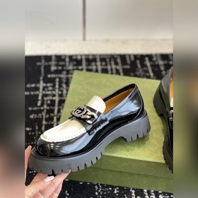 Gucci Последние популярные модели FW2024 Лоферы серебряной пряжко