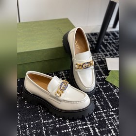 Gucci Последние популярные модели FW2024 Лоферы серебряной пряжко