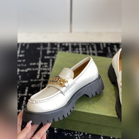 Gucci Последние популярные модели FW2024 Лоферы серебряной пряжко
