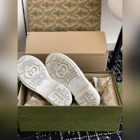 Gucci Новая модель с логотипом виде волны, цветочным узором и тол