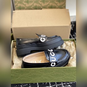 Gucci Новая модель с логотипом виде волны, цветочным узором и тол