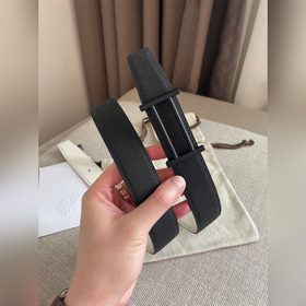 Hermes-32MM, аналогично модели Hermes, изготовлен из кожи теленка