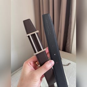 Hermes-32MM, аналогично модели Hermes, изготовлен из кожи теленка