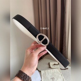 Hermes-32MM, аналогично модели Hermes, изготовлен из кожи теленка