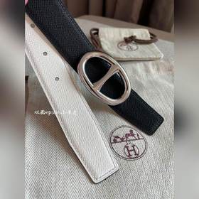 Hermes-32MM, аналогично модели Hermes, изготовлен из кожи теленка