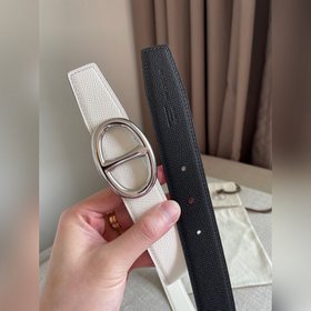 Hermes-32MM, аналогично модели Hermes, изготовлен из кожи теленка