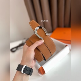Hermes-32MM, аналогично модели Hermes, изготовлен из кожи теленка