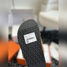 Hermes – неожиданный сюрприз. Модные тапочки Hermes из высококаче