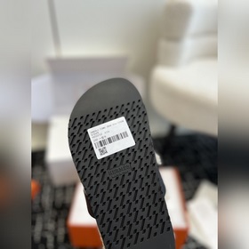Hermes – неожиданный сюрприз. Модные тапочки Hermes из высококаче