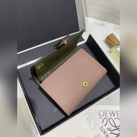 В продажу поступили кошелькиз серии Small vertical wallet, изгото