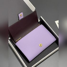 Кошелькиз серии Loewe Small vertical wallet уже в продаже. Изгото