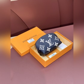 M59086 Черный. Эта компактная косметичка изготовлена из ткани Mon