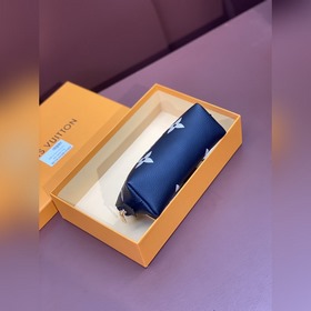 M59086 Черный. Эта компактная косметичка изготовлена из ткани Mon