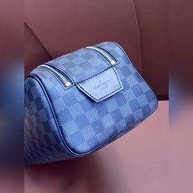44494 Black Heger? Косметичка большого размера имеет элегантный в