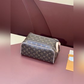44494 Косметичка для пожилых людей (ɑ) Большая косметичка имеет э
