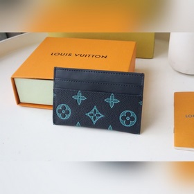 Карточка M82322 Карточка «Ziy Wallet Vertical» из мягкой телячье