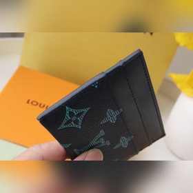 Карточка M82322 Карточка «Ziy Wallet Vertical» из мягкой телячье