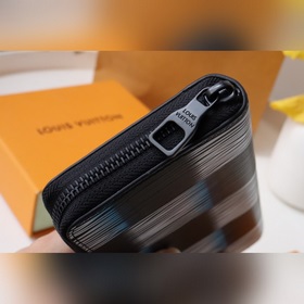M82820 Новая модель на осень-зиму 240 Этот кошелек из мягкой кожи