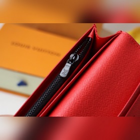Этот костюм M82790180 Сшитый из полотна Monogram и отделанный фир