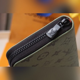 Данная модель кошелька на молнии M8279 Сшитый из полотна Monogram