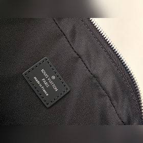 N40485 Voyage — это увеличенная версия классической портфельной с