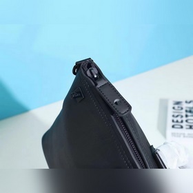 Высококачественная сумка M59158 Lock It Tote изготовлена из мягко