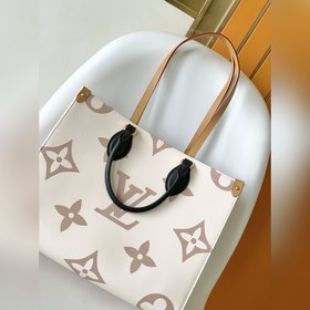 M46912 Топ-модель. В данной сумке OnTheGo среднего размера мотив 