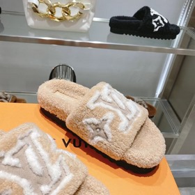 Новая модель меховых тапочек LV на осень-зиму 2024 года, тапочки