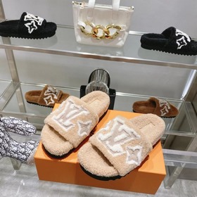 Новая модель меховых тапочек LV на осень-зиму 2024 года, тапочки 
