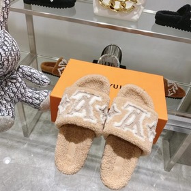 Новая модель меховых тапочек LV на осень-зиму 2024 года, тапочки 