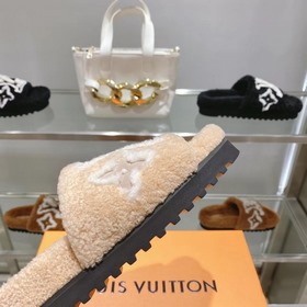 Новая модель меховых тапочек LV на осень-зиму 2024 года, тапочки 