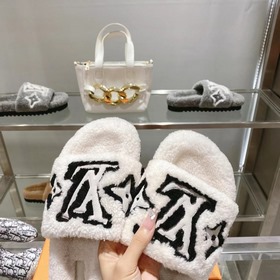 Новая модель меховых тапочек LV на осень-зиму 2024 года, тапочки 