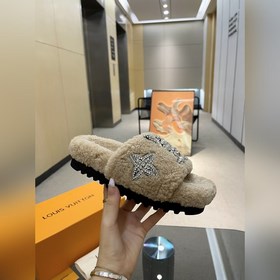 Louis Vuitton 2024 новые шерстяные тапочкиз тонкой мягкой шерсти