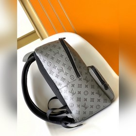 Эксклюзивная модель M46105 Racer с двумя плечевыми ремнямиз кожи