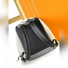 Эксклюзивная модель M46105 Racer с двумя плечевыми ремнямиз кожи