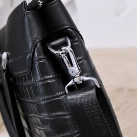 Montblanc - новейшая модель мужской портфеля из кожи с крокодилов