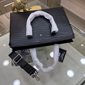 Новый портфель Montblanc lnternational изготовлен из импортной ко