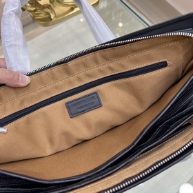 Новый портфель Montblanc lnternational изготовлен из импортной ко