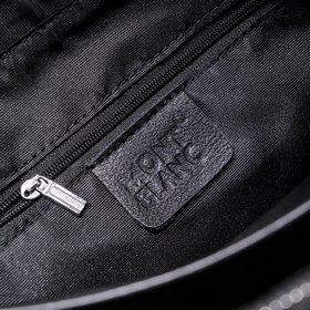 Montblanc - новейшая модель мужской сумки через плечо вертикально